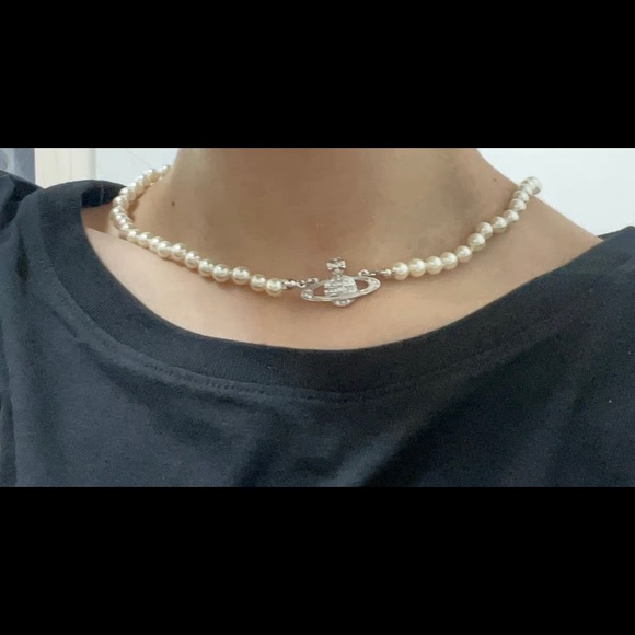 NIB Vivienne Westwood Pearl Necklace with Silver Orb - Picture 2 of 5